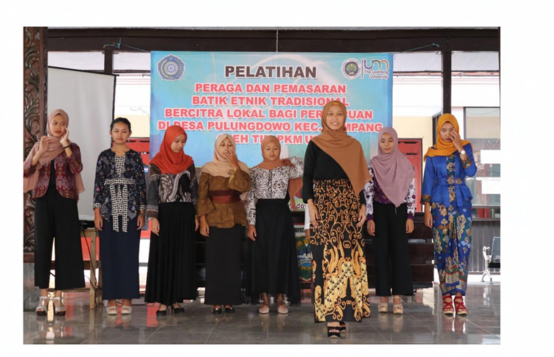 Rekrutmen Perempuan Desa Pulungdowo sebagai Peraga Batik Etnik Tradisional Bercitra Lokal di Kecamatan Tumpang Kabupaten Malang Jawa Timur
